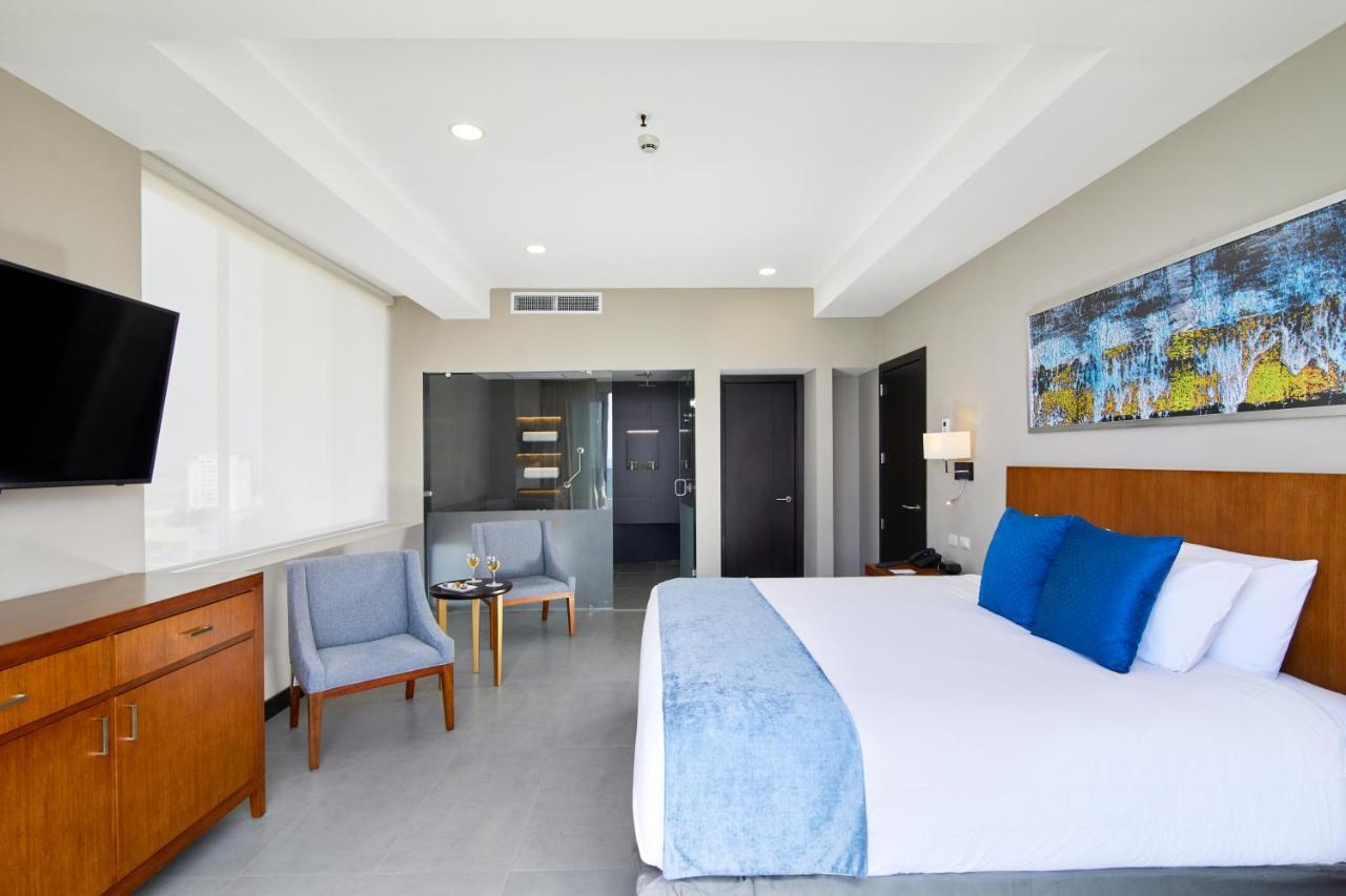 Wyndham Manta Sail Plaza Hotel And Convention Center Extérieur photo
