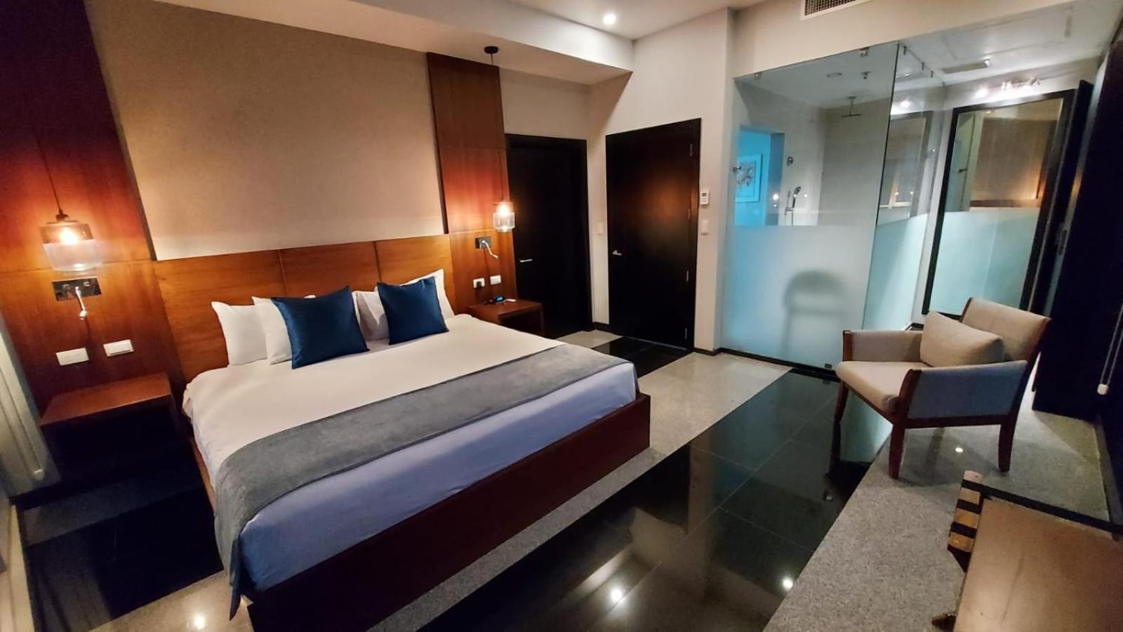 Wyndham Manta Sail Plaza Hotel And Convention Center Extérieur photo