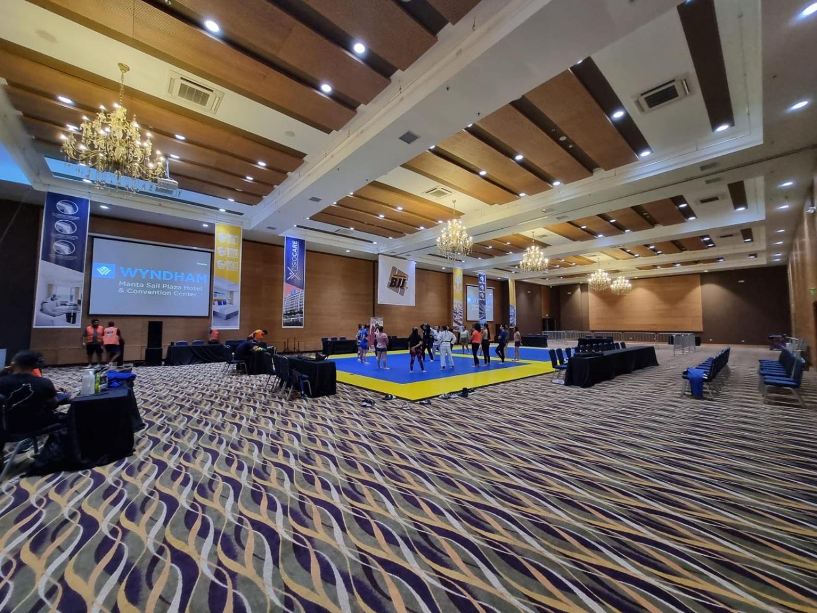 Wyndham Manta Sail Plaza Hotel And Convention Center Extérieur photo